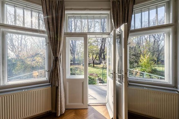 Prodej bytu 4+1 172 m² + zahrada, Praha - Hradany