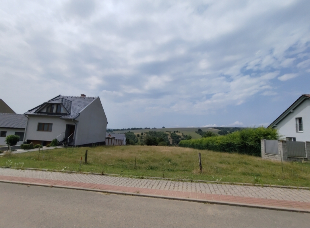 PRODEJ STAVEBN�HO POZEMKU 